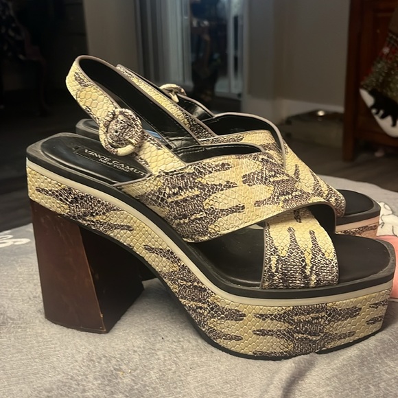 Neutral snake print leather platform sandals. Vince Camuto size 8.5/39 worn once - Picture 2 of 7